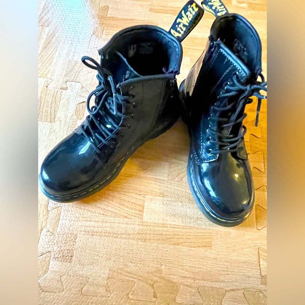 Authentic Dr.Martens Junior 1460 Patent Leather Lace Up boots - size 2